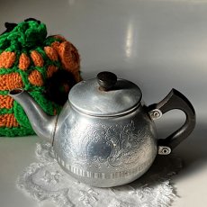 画像11: イギリス 1950年代 英国製スワンブランド アルミニウムウォーター ケトル ハンドメイドカバー付き Tea Pot: Swan Brand (約 高さ9.4cm) (11)