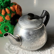 画像10: イギリス 1950年代 英国製スワンブランド アルミニウムウォーター ケトル ハンドメイドカバー付き Tea Pot: Swan Brand (約 高さ9.4cm) (10)