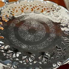 画像15: イギリス 透かし細工が美しい ヴィンテージ ケーキスタンド シルバープレート食器 英国アフタヌーンティー (15)