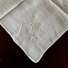 画像7: イギリス ビンテージハンカチ ホワイト 花刺繍 (7)