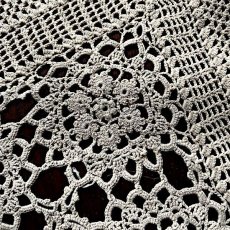 画像5: イギリス ヴィンテージ エクリューカラークロッシェレース テーブルセンター (約56cmX39cm) (5)