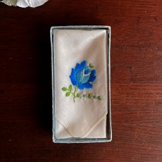画像6: イギリス ビンテージハンカチ 花刺繍 ブルーフラワー (6)
