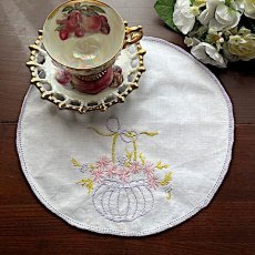 画像2: イギリス ヴィンテージ ハンドメイド手刺繍 フラワーバスケット (直径 約26.0cm) (2)