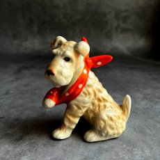 画像2: イギリス 1950年代 ヴィンテージ陶器 犬置物 包帯ドッグ DOG Porcelain 傷ついた前足 MADE IN JAPAN 里帰り品 (2)