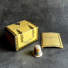 画像1: アメリカ 1983年 HEIRLOOM EDITIONS カリフォルニア州 花＆鳥 箱付き ハンドペイント 陶製シンブル 指ぬき (1)