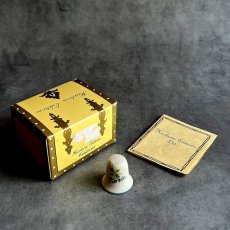 画像1: アメリカ 1983年 HEIRLOOM EDITIONS フロリダ州 花＆鳥 箱付き ハンドペイント 陶製シンブル 指ぬき (1)