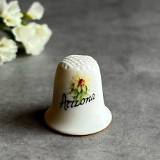 画像6: アメリカ 1983年 HEIRLOOM EDITIONS アリゾナ州 花＆鳥 箱付き ハンドペイント 陶製シンブル 指ぬき (6)