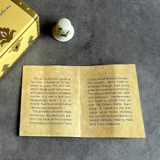画像3: アメリカ 1983年 HEIRLOOM EDITIONS ルイジアナ州 花＆鳥 箱付き ハンドペイント 陶製シンブル 指ぬき (3)