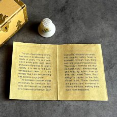画像3: アメリカ 1983年 HEIRLOOM EDITIONS アリゾナ州 花＆鳥 箱付き ハンドペイント 陶製シンブル 指ぬき (3)