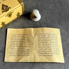 画像4: アメリカ 1983年 HEIRLOOM EDITIONS アラバマ州 花＆鳥 箱付き ハンドペイント 陶製シンブル 指ぬき (4)