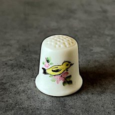 画像3: アメリカ 1983年 HEIRLOOM EDITIONS ワシントン州 花＆鳥 ハンドペイント 陶製シンブル 指ぬき (3)