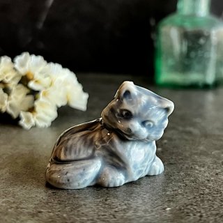 大きめ英国ビンテージCAT 女王が愛した猫ブーツ猫オブジェ招き猫