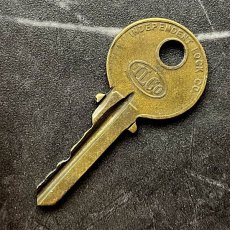 画像2: アメリカ ヴィンテージ鍵 ILCO社 INDEPENDENT LOCK CO 999 MADE IN U.S.A. アメリカ製 (約5.4cm) (2)