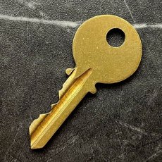 画像3: アメリカ ヴィンテージ鍵 ブラス製 ラウンド丸ヘッド アメリカ製 (約5.3cm) EY9284 (3)
