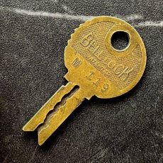 画像2: アメリカ ヴィンテージ鍵 BELL LOCK M119 NOVELTY CO CHICAGO U.S.A. アメリカ製 (約4.4cm) (2)