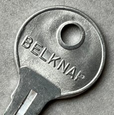 画像1: アメリカ ヴィンテージ鍵 BELKNAP レトロキー 古いカギ(アルミニウム製) (1)