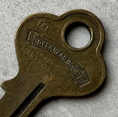 画像1: アメリカ ヴィンテージ鍵 THE OVER HEAD DOOR レトロキー 古いカギ (1)