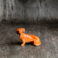 画像2: 英国 ロイヤルドルトン ミニチュアダックスフンド Royal Doulton 小さな犬陶製置物 イギリスアンティーク (2)