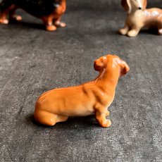 画像4: 英国 ロイヤルドルトン ミニチュアダックスフンド Royal Doulton 小さな犬陶製置物 イギリスアンティーク (4)