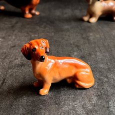 画像3: 英国 ロイヤルドルトン ミニチュアダックスフンド Royal Doulton 小さな犬陶製置物 イギリスアンティーク (3)