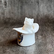 画像2: 英国 1920-1950年代 アンティーク 陶器 帽子の中の仔猫 ポーツマス PORTSMOUTH クレストウェア CREST WARE (2)