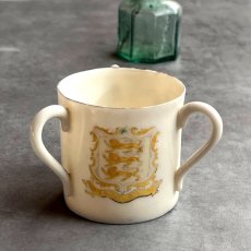 画像2: 英国 1920-1950年代 アンティーク 陶器 3ハンドルカップ ENGLAND 紋章 クレストウェア CREST WARE (2)