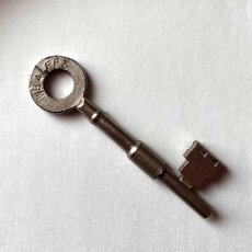 画像4: イギリス アンティーク ドアキー GIBBONS製 古い鍵 ラッキーアイテム 刻印WB4/FF3 約7.9cm  (4)