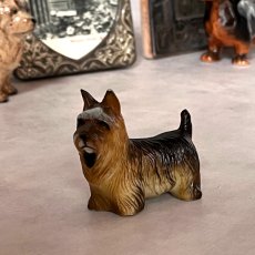 画像2: アメリカ ヨークシャーテリア犬 硬質プラスチック ミニチュア置物 DOG 犬雑貨 (2)