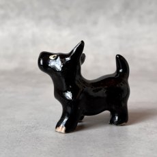 画像4: アメリカ 愛嬌のあるブラックテリア犬 陶製ミニチュア置物 DOG 犬雑貨 (4)