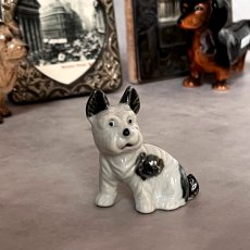 画像1: アメリカ 1950年代 お座りテリア犬 小さな陶製ミニチュア犬置物 オキュパイドジャパン 昭和レトロ犬 JAPAN DOG 犬雑貨 (1)