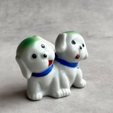 画像1: アメリカ 1950年代 可愛い仔犬の兄弟 オキュパイドジャパン JAPAN DOG 犬雑貨 (1)