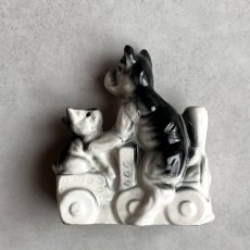 画像9: アメリカ 1950年代 蒸気機関車に乗った犬の親子 オキュパイドジャパン JAPAN DOG 犬雑貨 (9)