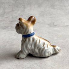 画像4: アメリカ 1950年代 青い首輪のお座り犬 小さな陶製ミニチュア犬置物 オキュパイドジャパン 昭和レトロ犬 JAPAN DOG 犬雑貨 (4)