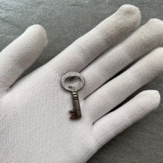 画像5: アメリカ 1920年頃-1950年代 刻印AA アンティーク キャビネットキー 幸運の鍵 ラッキーアイテム 開運/縁起物/お守り (5)