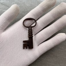 画像5: アメリカ 1920年頃-1950年代 アンティーク キャビネットキー/金庫鍵 幸運の鍵 ラッキーアイテム 開運/縁起物/お守り約 長さ5.7cm  (5)
