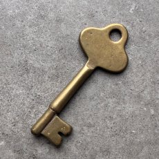 画像5: フランス 1930-1950年代頃 刻印『353』アンティークキー 真鍮製古い鍵  (約8.1cm)  Antique French Skelton Key Brass (5)
