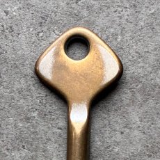画像3: フランス 1930-1950年代頃 アンティークキー 真鍮製古い鍵  (約6.2cm)  Antique French Skelton Key Brass (3)