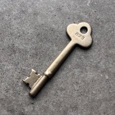 画像5: フランス 1930-1950年代頃 刻印『623』『D54』WEST LOCK & Co社製 アンティークキー 真鍮製古い鍵  (約7.3cm)  Antique French Skelton Key Brass (5)