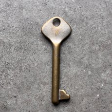 画像5: フランス 1930-1950年代頃 『9』アンティークキー 真鍮製古い鍵  (約6.9cm)  Antique French Skelton Key Brass (5)