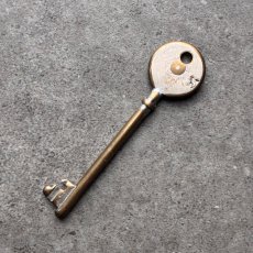画像3: フランス 1930-1950年代頃 刻印『X』アンティークキー 真鍮製古い鍵  (約7.3cm)  Antique French Skelton Key Brass (3)