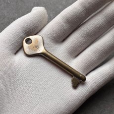 画像6: フランス 1930-1950年代頃 『9』アンティークキー 真鍮製古い鍵  (約6.9cm)  Antique French Skelton Key Brass (6)