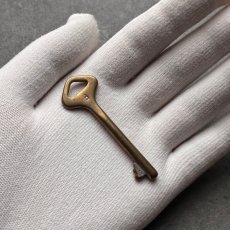 画像6: フランス 1930-1950年代頃 『8』アンティークキー 真鍮製古い鍵  (約6.2cm)  Antique French Skelton Key Brass (6)