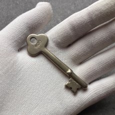 画像7: フランス 1930-1950年代頃 刻印『623』『D54』WEST LOCK & Co社製 アンティークキー 真鍮製古い鍵  (約7.3cm)  Antique French Skelton Key Brass (7)
