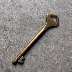 画像5: フランス 1930-1950年代頃 刻印『2』アンティークキー 真鍮製古い鍵  (約8.1cm)  Antique French Skelton Key Brass (5)