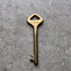 画像3: フランス 1930-1950年代頃 『79』アンティークキー 真鍮製古い鍵  (約6.5cm)  Antique French Skelton Key Brass (3)
