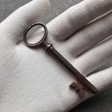 画像7: フランス 1930-1950年代頃 アンティークキー 古い鍵  (約8.8cm)  Antique French Skelton Key Brass (7)