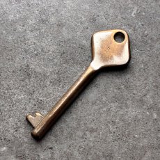 画像3: フランス 1930-1950年代頃 刻印『5』アンティークキー 真鍮製古い鍵  (約8.0cm)  Antique French Skelton Key Brass (3)