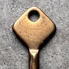 画像3: フランス 1930-1950年代頃 刻印『M』 アンティークキー 真鍮製古い鍵  (約5.9cm) Antique French Skelton Key Brass (3)