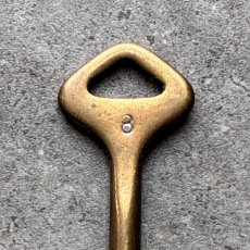 画像5: フランス 1930-1950年代頃 『8』アンティークキー 真鍮製古い鍵  (約6.2cm)  Antique French Skelton Key Brass (5)