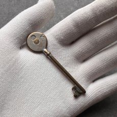 画像6: フランス 1930-1950年代頃 刻印『X』アンティークキー 真鍮製古い鍵  (約7.3cm)  Antique French Skelton Key Brass (6)